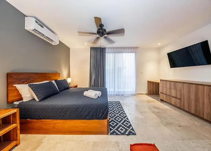 Holiday home Lux With Rooftop Pool Gym Private Balcony *